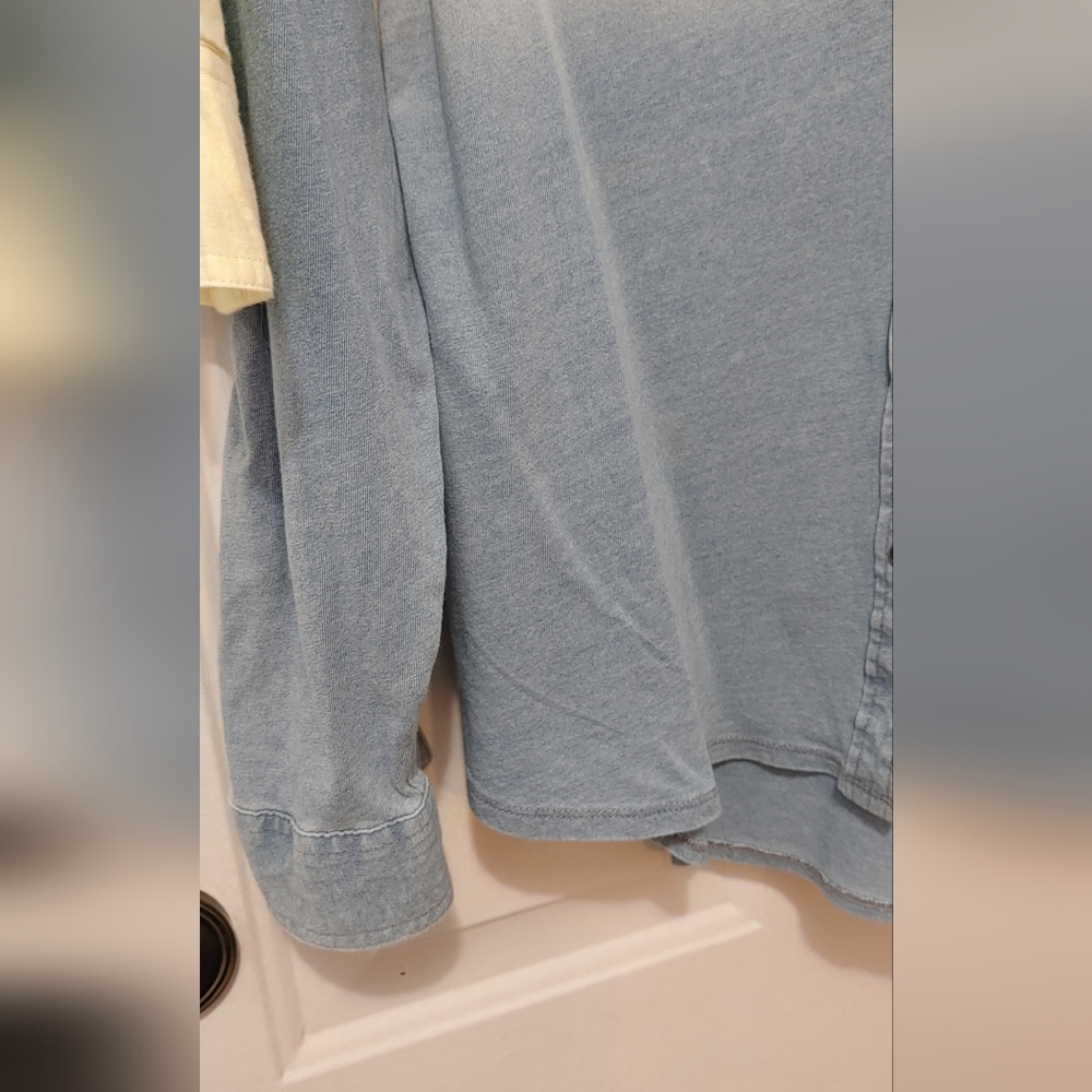 2 shirt bundle. Size medium - Picture 6 of 9
